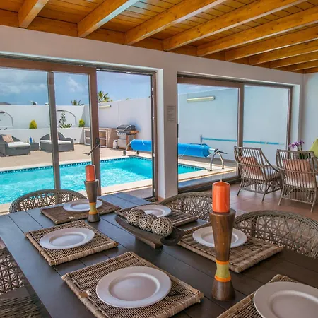 Bonilla Con Piscina Climatizada Y Jacuzzi Semesterbostad Playa Blanca (Lanzarote)