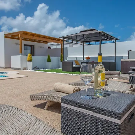 Casa Bonilla Con Piscina Climatizada Y Jacuzzi Playa Blanca